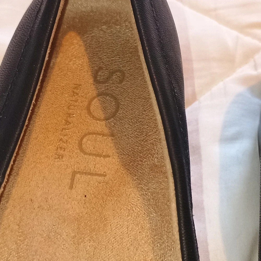 SOUL Naturalizer Black‎ Leather Loafers with Silver Accent Comfortable